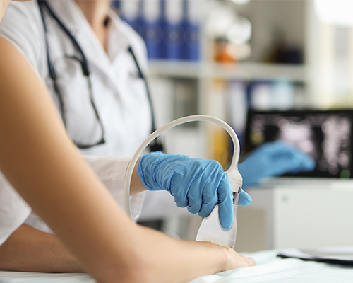 Clinician performing NMUS study